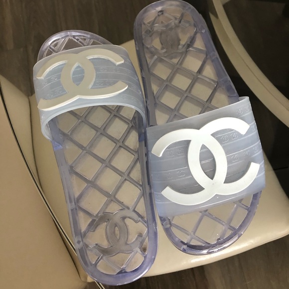 CHANEL Shoes | Chanel 29 Interlocking Cc Logo Slides | Poshmark